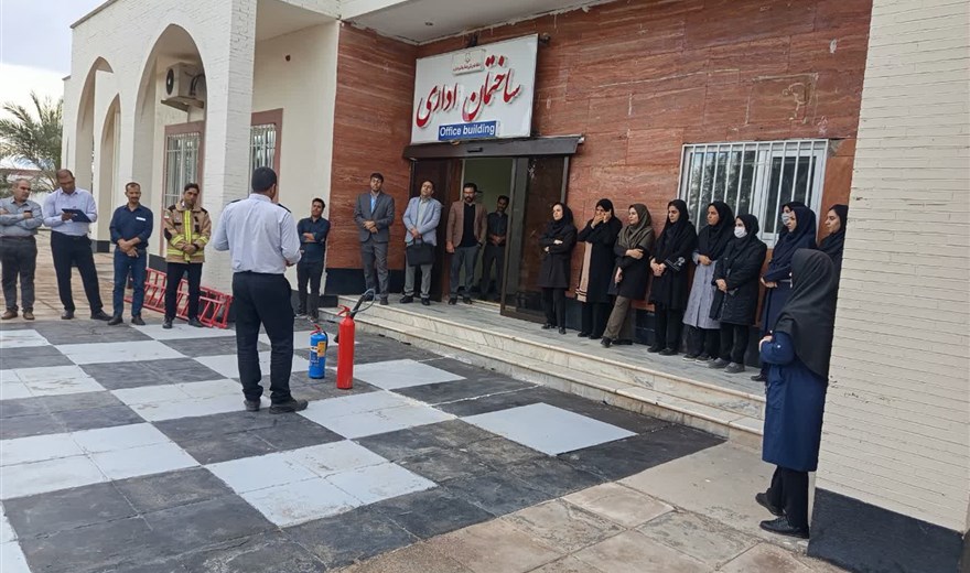 اموزش و مانور نمادین اطفاء حریق جهت پرسنل و اساتید دانشکده پزشکی